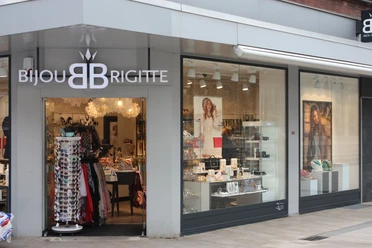 Bijou Brigitte.JPG Das Bild zeigt den Eingangsbereich des Geschäfts Bijou Brigitte.