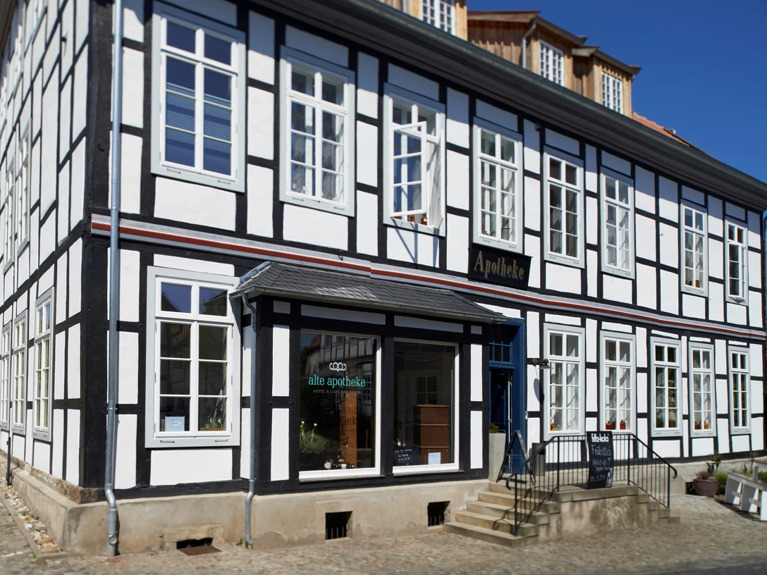 Alte Apotheke Bad Essen Het vakwerkgebouw dat het Hotel Alte Apotheke in Bad Essen herbergt