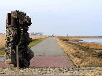 Kunstpromenade_Hoelzerne_Koralle_Nordsee_Butjadingen_Burhave.JPG