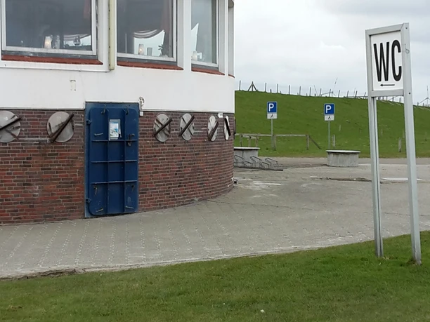 OEffentliche_Toilette_Nordsee_Butjadingen_Burhave.jpg