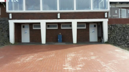 OEffentliche_Toilette_Nordsee_Butjadingen_Eckwarderhoerne.jpg