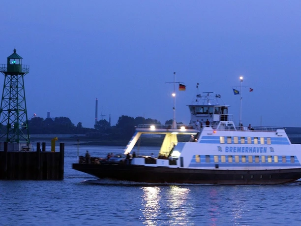 Bremerhaven_Nacht_Weserfaehre_Nordsee_Butjadingen_Faehre.jpg