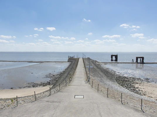 Alter_Faehranleger_Nordsee_Butjadingen_Eckwarderhoerne.jpg