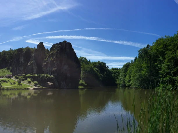 externsteine-panorama-besucher-sommer