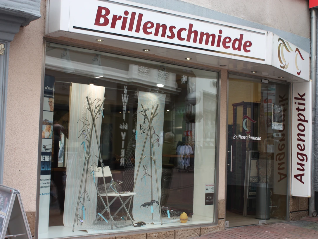 Brillenschmiede.JPG Das Bild zeigt den Eingangsbereich des Geschäfts Brillenschmiede