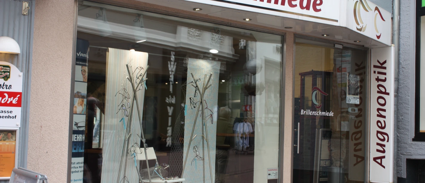 Brillenschmiede.JPG Das Bild zeigt den Eingangsbereich des Geschäfts Brillenschmiede