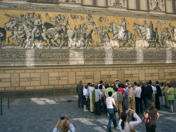 Fürstenzug.jpg Fürstenzug Dresden