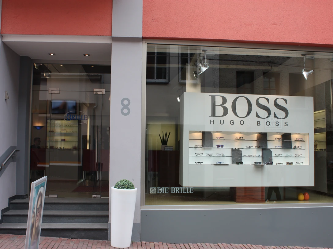 Das Bild zeigt den Eingangsbereich des Geschäfts "Die Brille"