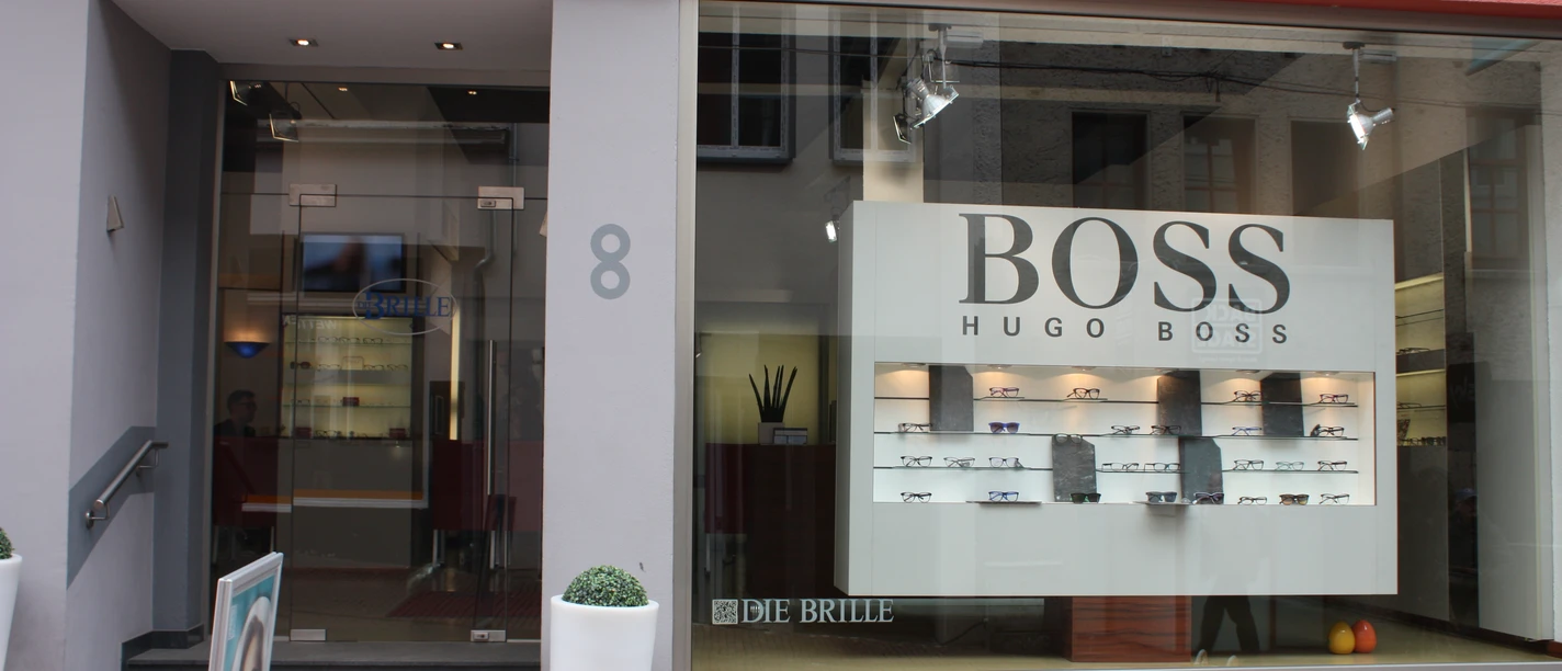 Das Bild zeigt den Eingangsbereich des Geschäfts "Die Brille"