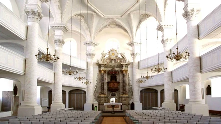 St. Trinitatiskirche von innen St. Trinitatiskirche von innen