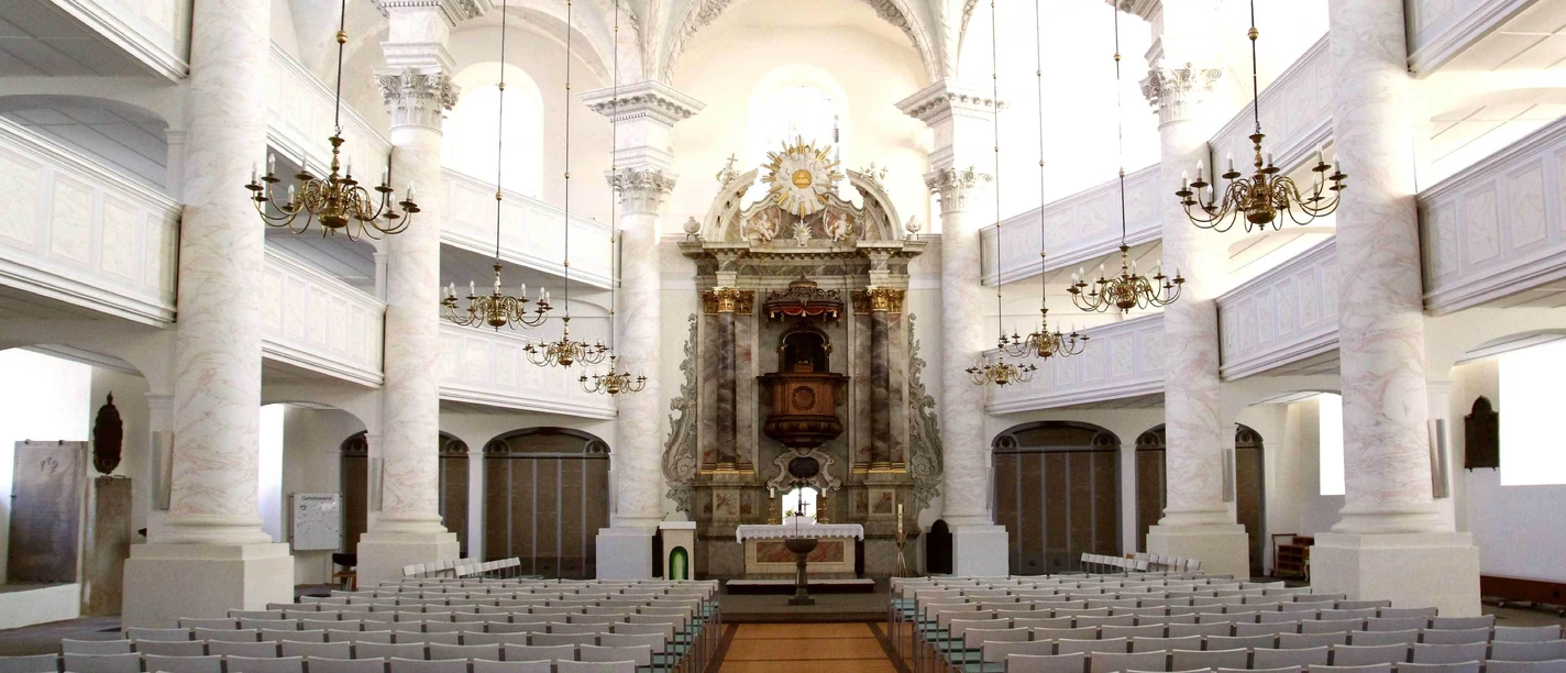 St. Trinitatiskirche von innen St. Trinitatiskirche von innen