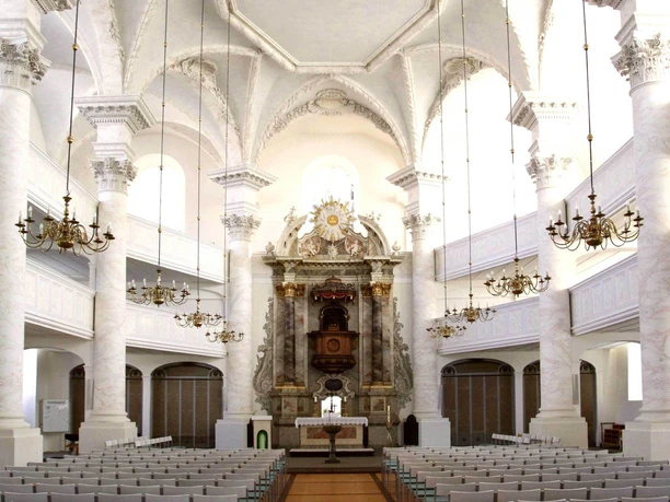 St. Trinitatiskirche von innen St. Trinitatiskirche von innen