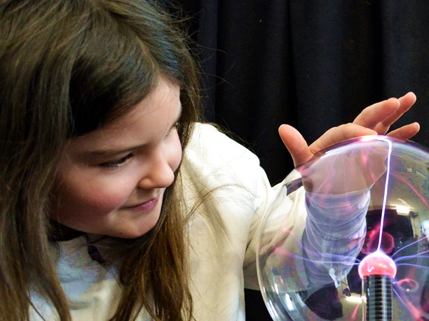 Experimenting in the children's museum Experimenting in the children's museum