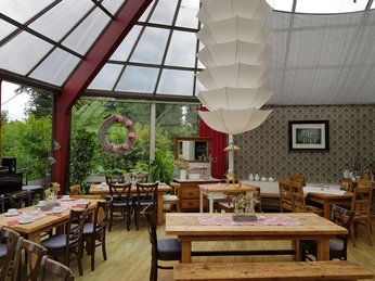 Café im Blütengenuss