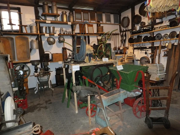 Das kleine Museum im Stall (Foto eingestellt v. N. Haupt)