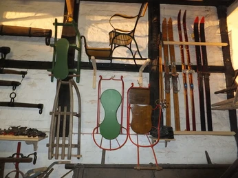 Das kleine Museum im Stall (Foto eingestellt v. N. Haupt)