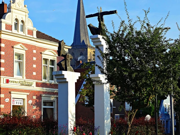 Skulptur ,,Zurück-Gerichtet''