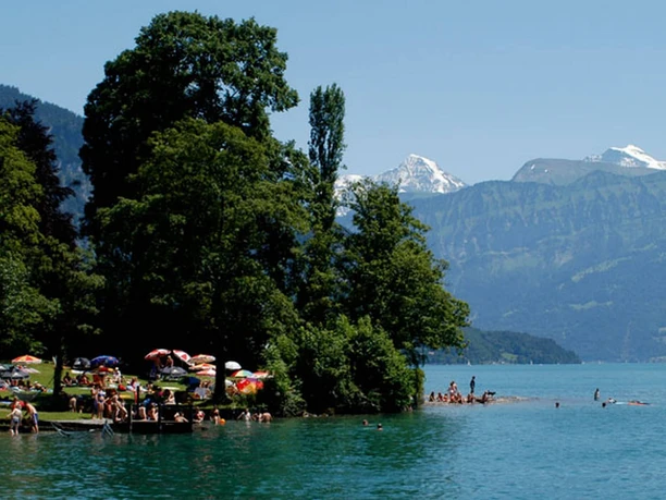 strandbad-gunten-thunersee-liegeweise