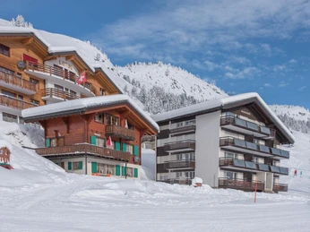 Aussenansicht mit Moosfluh Aletschgletscher Bahn