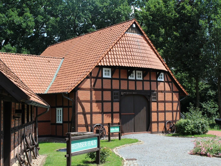 Heringsfängermuseum Heimsen Das Heringsfängermuseum Heimsen in Fachwerkbauweise bietet Einblicke in die Fischereigeschichte.