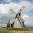Windmühle Bierde Historische Windmühle vor bewölktem Himmel in ländlicher Umgebung von Bierde, Niedersachsen.