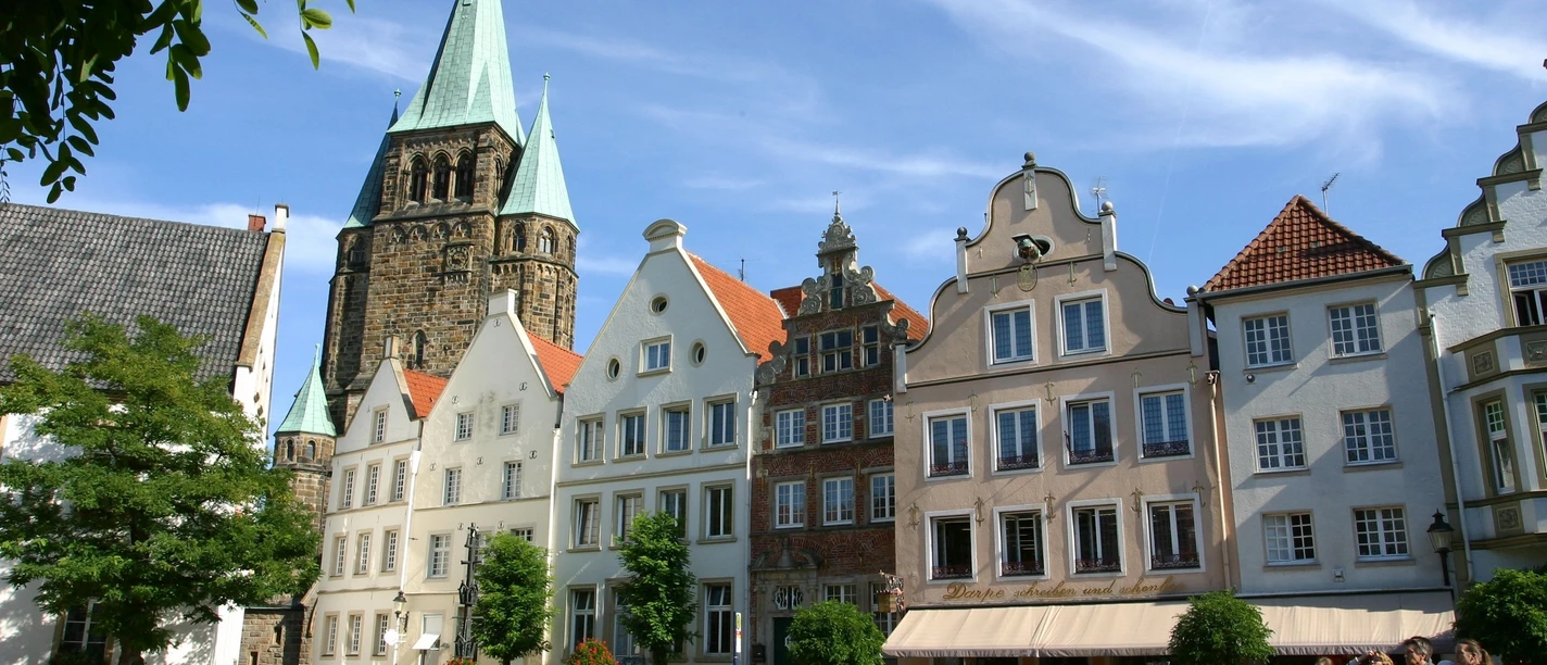 Historischer Marktplatz mit St. Laurentius Historischer Marktplatz mit St. Laurentius