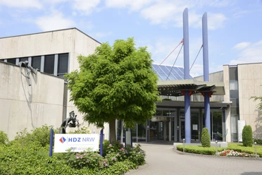 _haupteingang_hdznrw_mompour