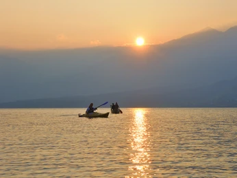 Kajak-Sarnersee-Abendstimmung-2 © obwalden-tourismus.ch (Fotograf; Christian Perret).jpg