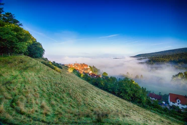 schwalenberg-_stadtansicht_-im_morgentau
