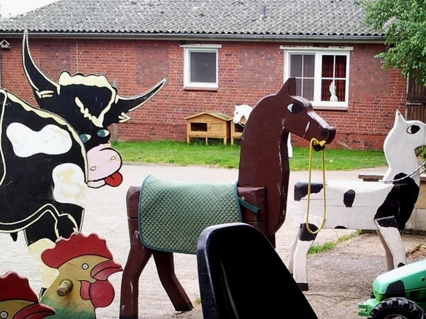 Fuhrpark für Kinder auf dem Mühlenhof in Vorwerk Fuhrpark für Kinder auf dem Mühlenhof in Vorwerk