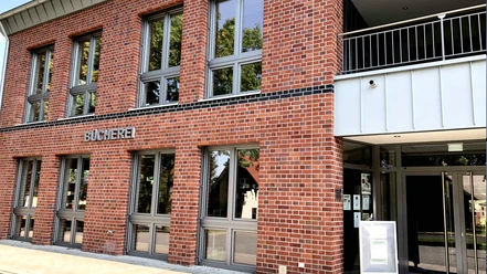 Die Samtgemeindebücherei im Selsinger Rathaus - Außenansicht Die Samtgemeindebücherei im Selsinger Rathaus - Außenansicht