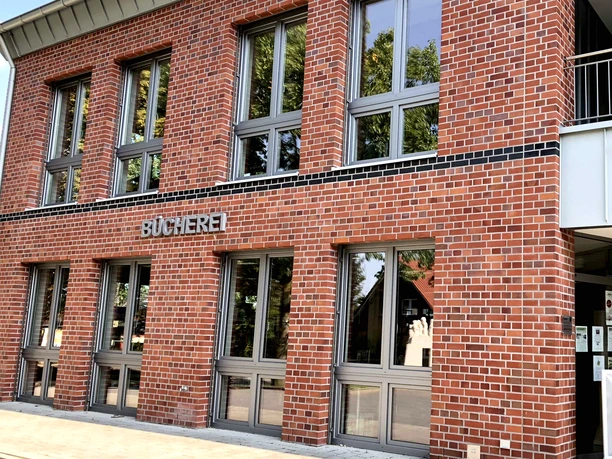 Die Samtgemeindebücherei im Selsinger Rathaus - Außenansicht Die Samtgemeindebücherei im Selsinger Rathaus - Außenansicht