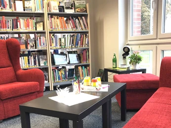 Die gemütliche Sitzecke in der Samtgemeindebücherei Selsingen lädt zum Schmökern ein Die gemütliche Sitzecke in der Samtgemeindebücherei Selsingen lädt zum Schmökern ein