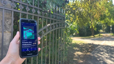 Audiowalk.jpg Smartphone mit Audioguide-App