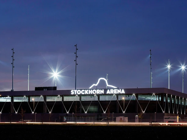 thun-stockhorn-arena-abend-aussenansicht