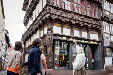 Stadsrondleiding bezoekt het toeristeninformatiecentrum in het Eickehuis