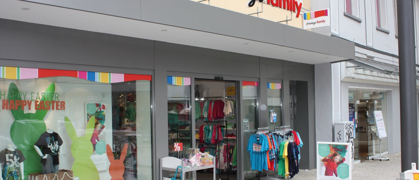 Das Bild zeigt den Eingangsbereich des Geschäfts Family