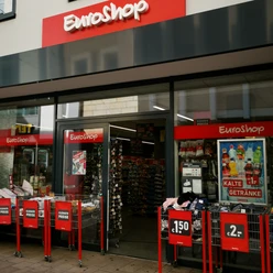 Euroshop.jpg Das Bild zeigt den Eingangsbereich des Geschäfts EuroShop