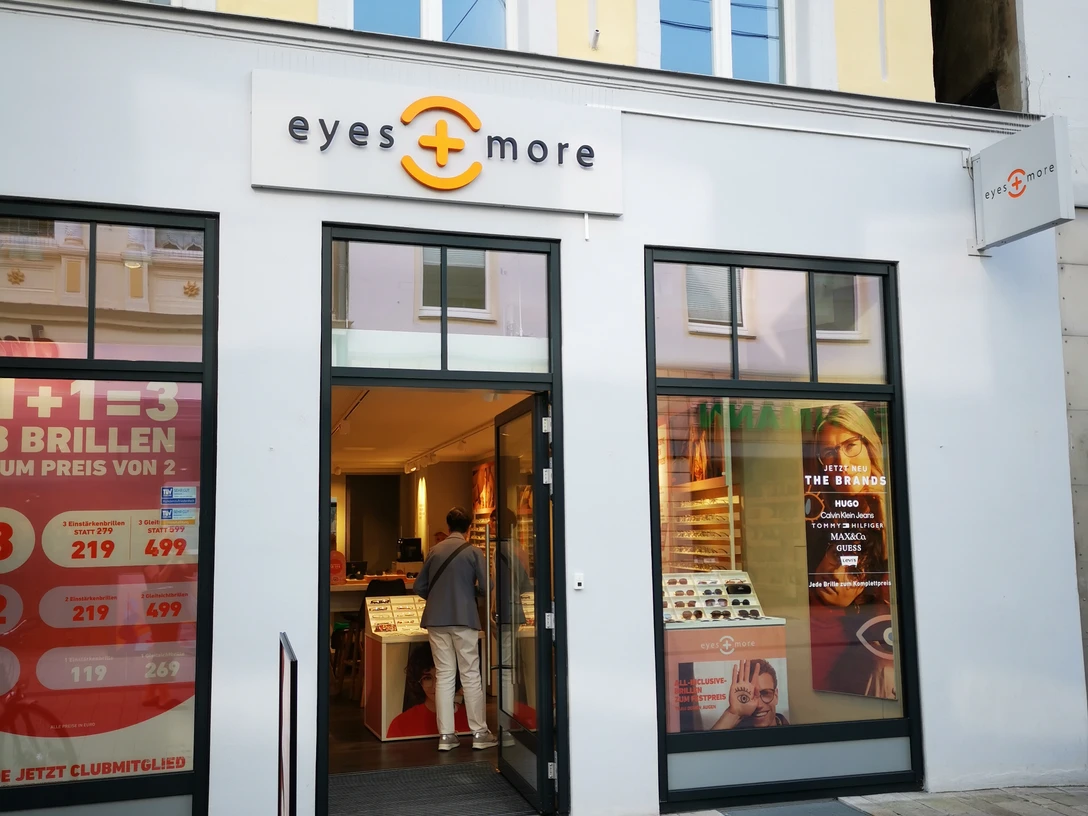 eyes and more.jpg Das Bild zeigt den Eingangsbereich des Geschäfts eyes and more