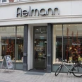 Fielmann.JPG Das Bild zeigt den Eingangsbereich des Geschäfts Fiemann
