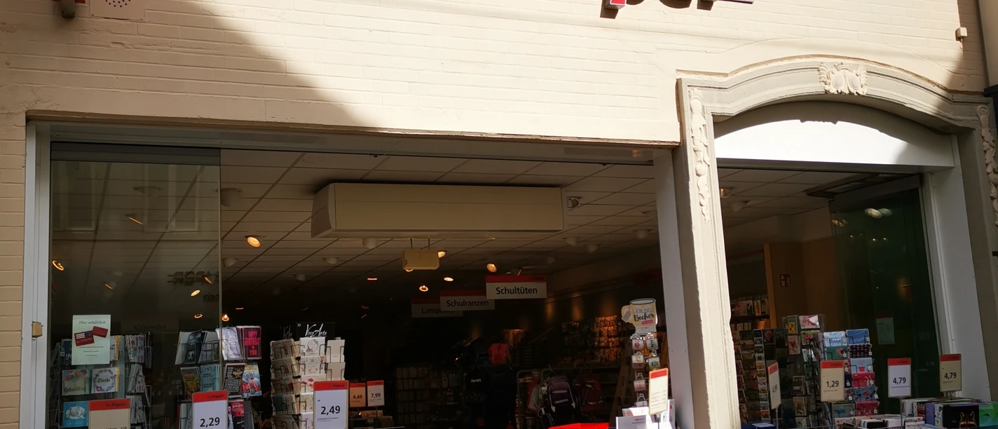 Das Bild zeigt den Eingangsbereich von Mc Paper