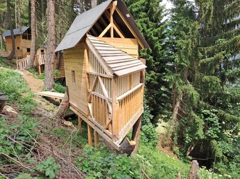 Wald-Abenteuerspielplatz Tschuggen 3.jpg Wald-Abenteuerspielplatz Tschuggen