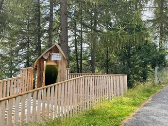 Wald-Abenteuerspielplatz Tschuggen.jpg