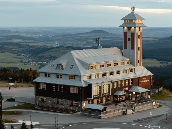 Fichtelberghaus_sunrise_air-1