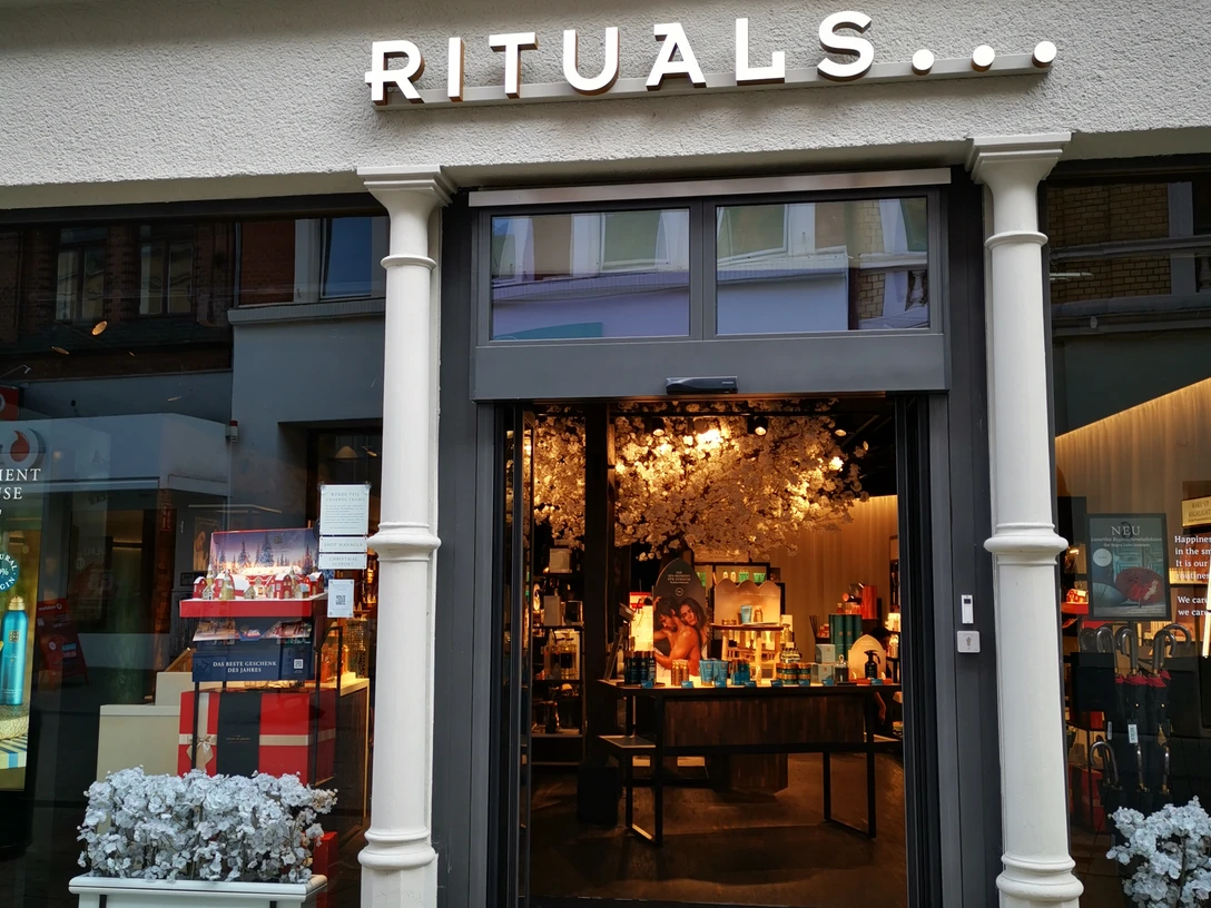 Minden - Rituals.jpg Das Bild zeigt den Eingangsbereich des Geschäftes.