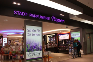 Minden - Pieper.JPG Das Bild zeigt den Eingangsbereich des Geschäftes.