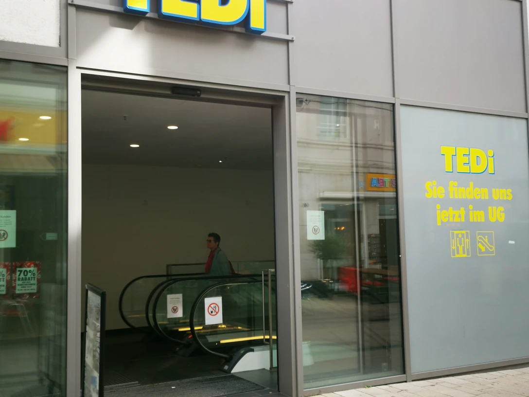 Minden - Tedi.jpg Das Bild zeigt den Eingangsbreich des Geschäftes.