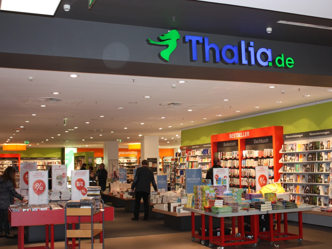 Das Bild zeigt den Eingangsbereich der Buchhandlung.