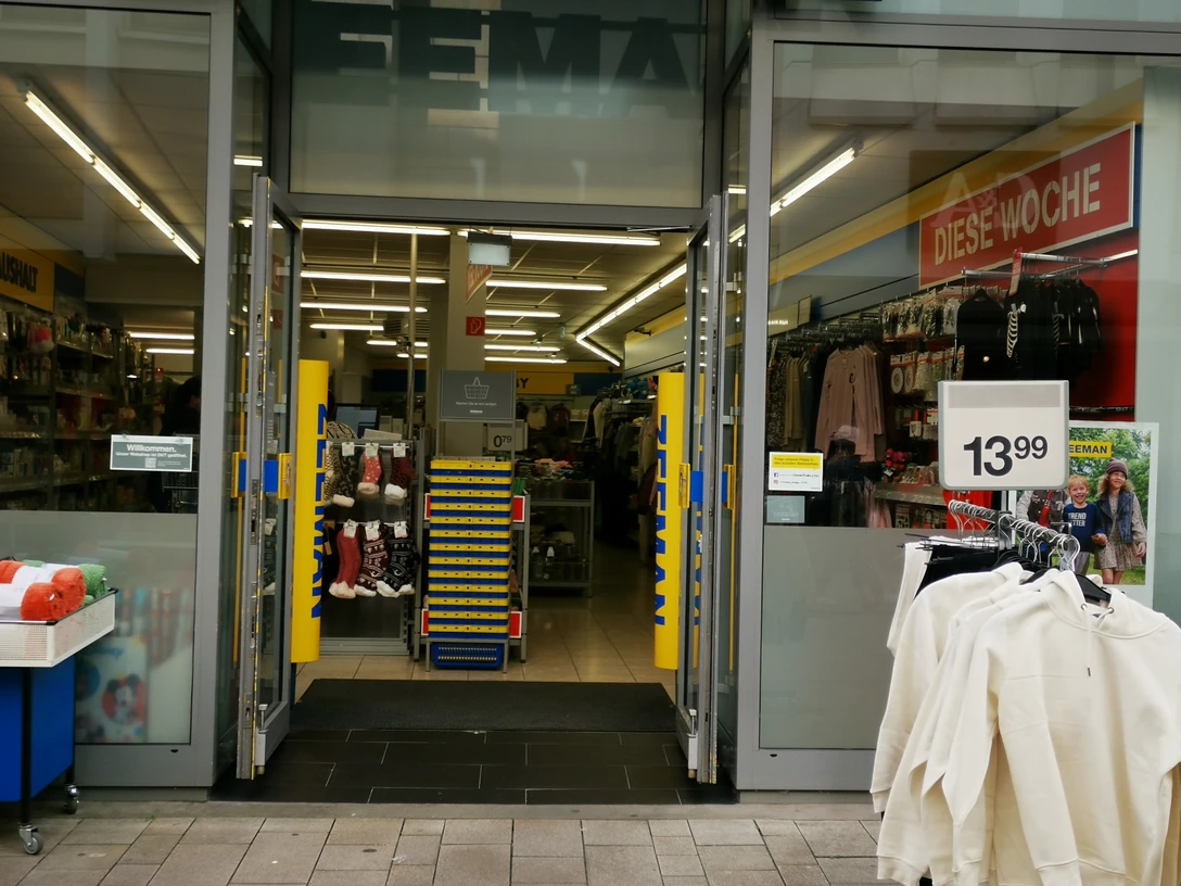 Minden - Zeemann.jpg Das Bild zeigt den Eingangsbereich des Geschäftes Zeemann.