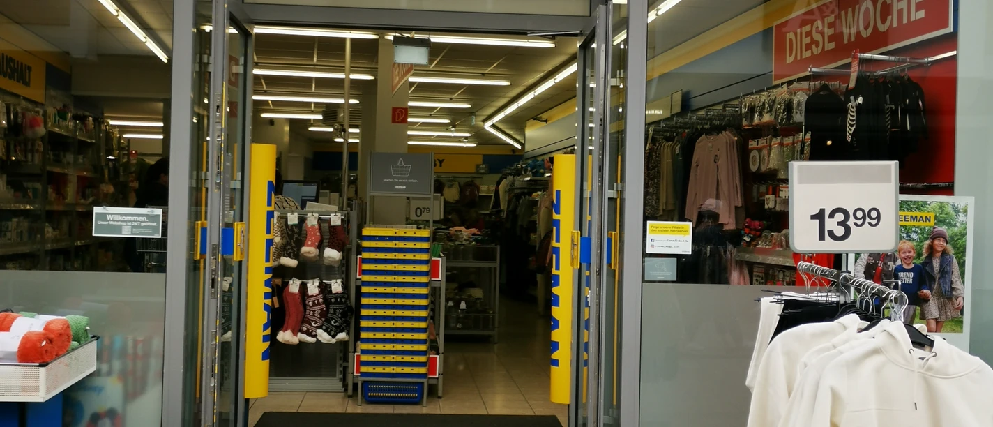 Minden - Zeemann.jpg Das Bild zeigt den Eingangsbereich des Geschäftes Zeemann.